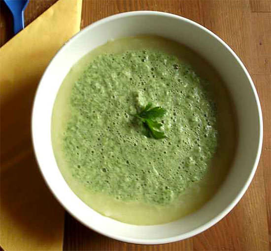 Petit pot de purée de courgettes bébé